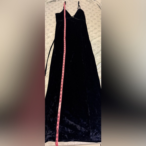 Free People X Revolve Low Key Crushin
Velvet Dress in Rare Night - Picture 11 of 11